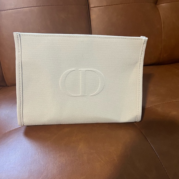 Dior Beauty Grey/White Pouch - Picture 5 of 10